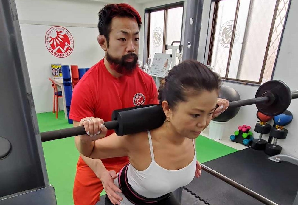 サワキジム高田馬場でパーソナルトレーニングを受ける女性