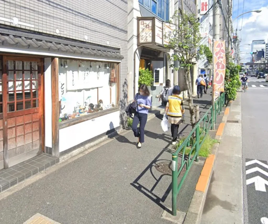 住吉駅B2出口を出て左方向に進む道順の写真。パーソナルジムまで徒歩2分